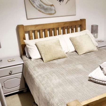 Private One Bedroom Apartment With Garden And Parking Thame Esterno foto