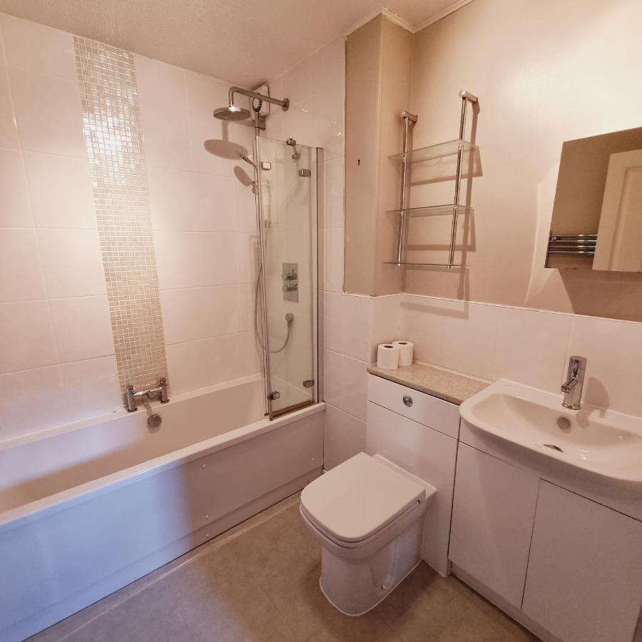 Private One Bedroom Apartment With Garden And Parking Thame Esterno foto