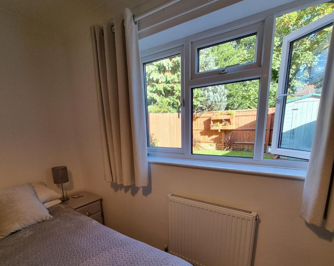 Private One Bedroom Apartment With Garden And Parking Thame Esterno foto