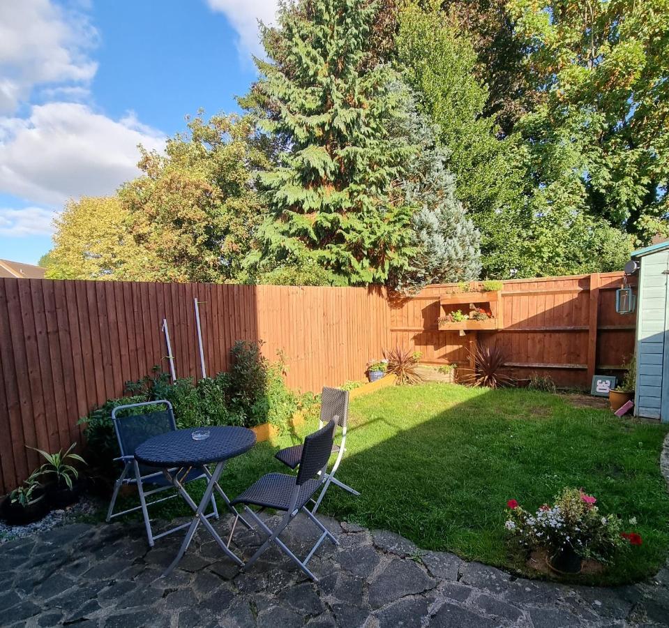 Private One Bedroom Apartment With Garden And Parking Thame Esterno foto