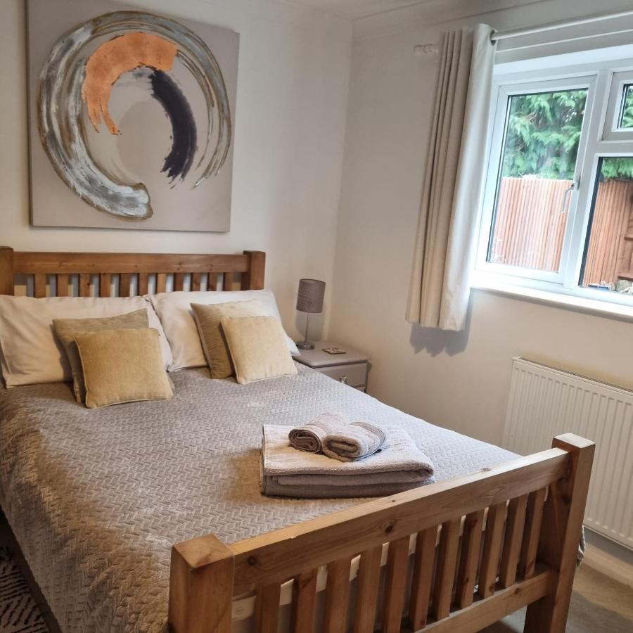Private One Bedroom Apartment With Garden And Parking Thame Esterno foto