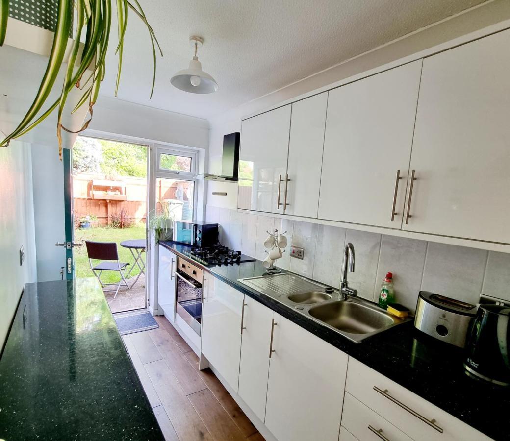 Private One Bedroom Apartment With Garden And Parking Thame Esterno foto